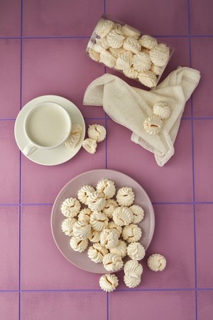 Beze (100 gr/paket) Beze (100 gr/paket)
